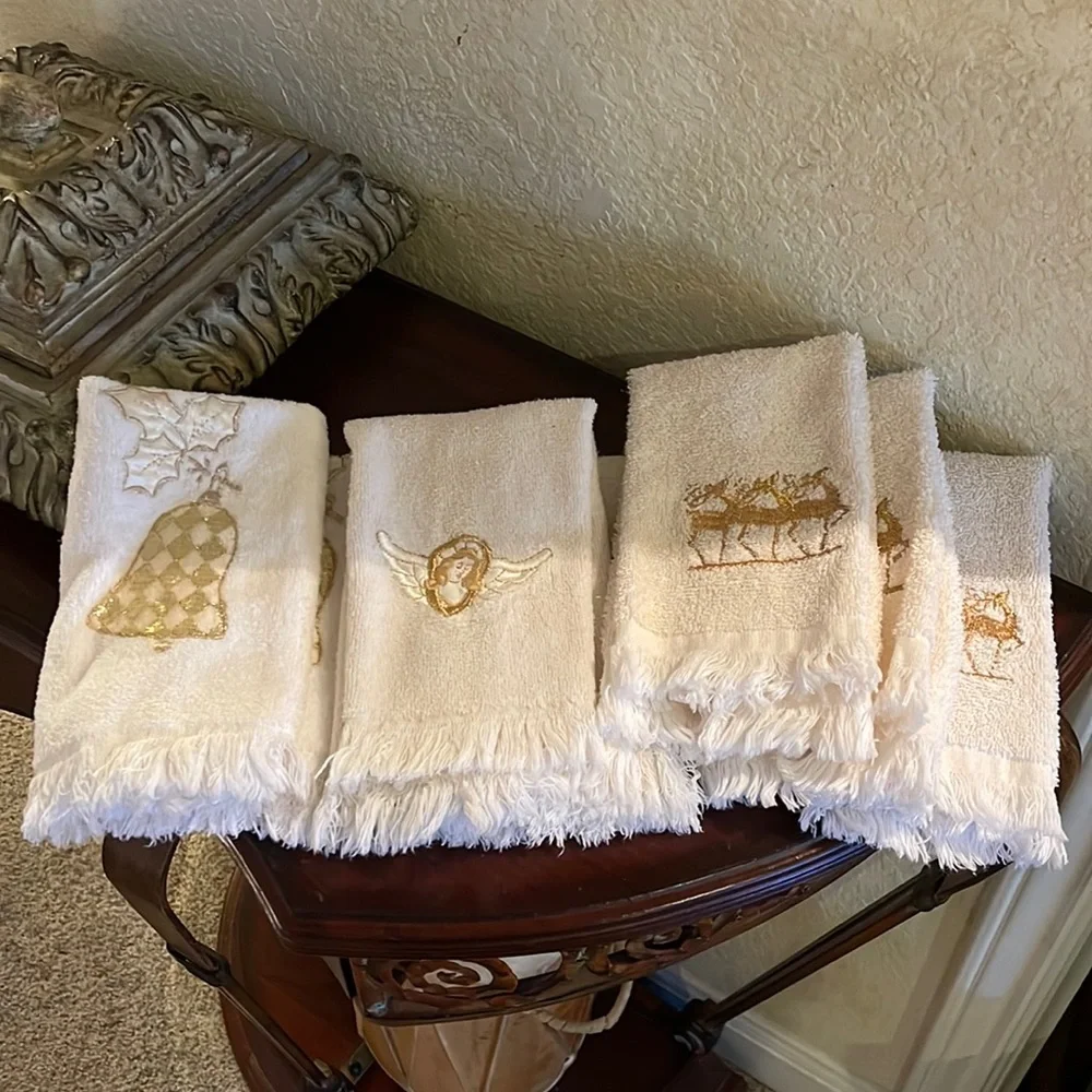 Christmas embroidered guest towels